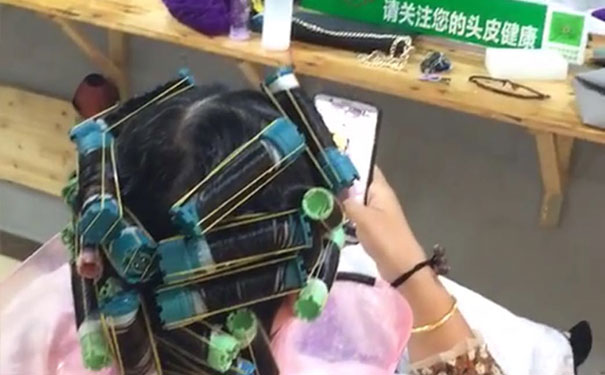 赤峰罗亚美容美发学校