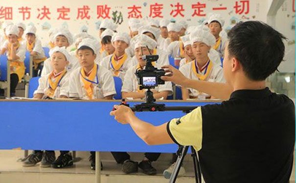 成都学西餐到哪里？学费多少？