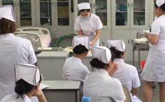 北京护士学校大专学几年？学费多少？