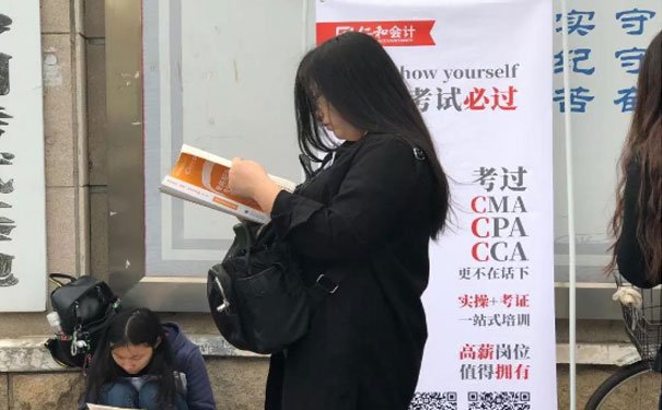 仁和会计名师现身承德CMA考场，与考生现场互动答疑