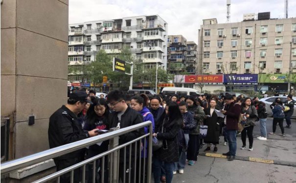 仁和会计名师现身承德CMA考场，与考生现场互动答疑