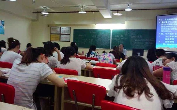 重庆有会计学校吗_学期学费_学校地址