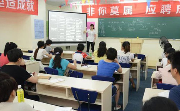 上海会计做账培训班哪个好_学费多少钱