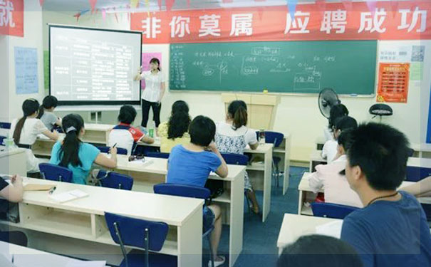 重庆南岸区会计做账培训班哪个好_学费多少钱