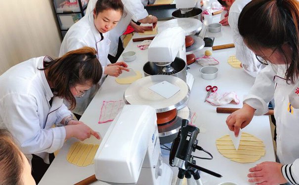 北京烘培学校招生-学期学费-学校地址