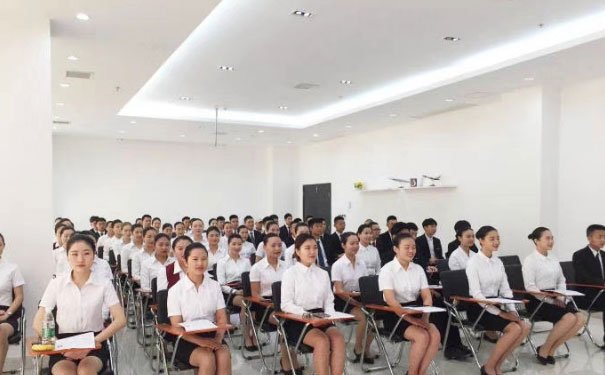 赤峰罗亚美容美发学校
