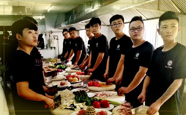 济宁学厨师到哪里？学费多少？