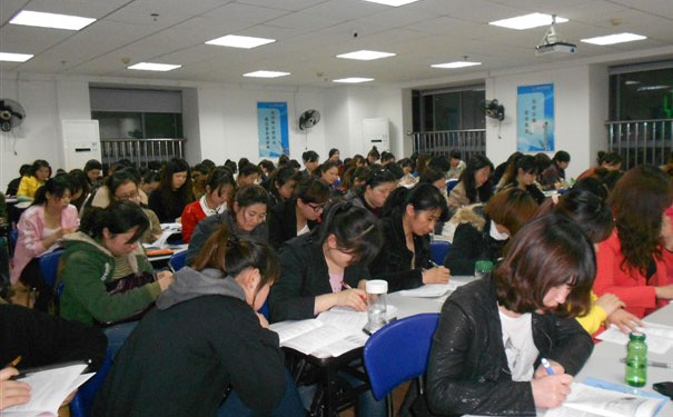 当阳初级会计培训班哪家好-费用价格多少钱-电话地址