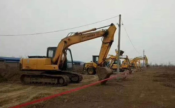 登封挖掘机培训学校 - 学费多少钱 - 地址 登封挖掘机培训学校 - 学费多少钱 - 地址