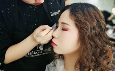 宜兴化妆培训：新娘化妆步骤