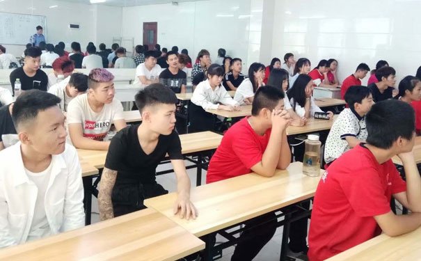 金乡学美容美发哪个学校好 - 多少钱 - 需要多久