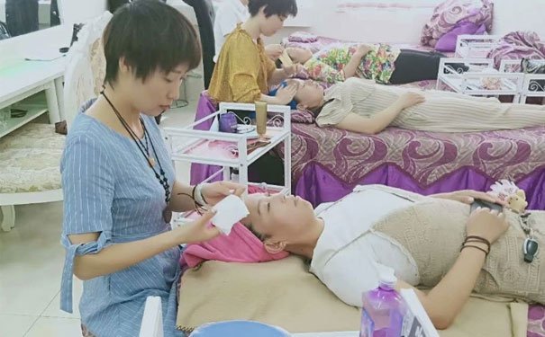 微山学美容美发哪个学校好 - 多少钱 - 需要多久