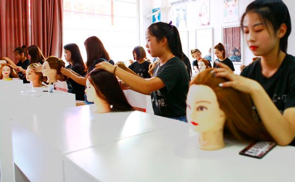 肃宁学美容美发哪个学校好 - 多少钱 - 需要多久