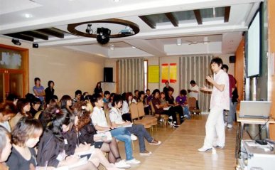 保定曲阳化妆培训学校哪个好 - 学费多少