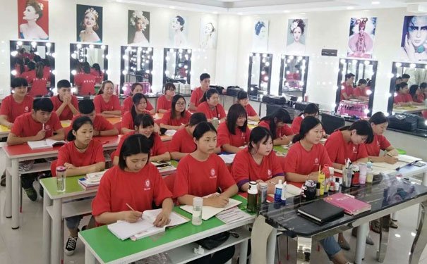 嘉祥化妆培训学校哪个好 - 学费多少
