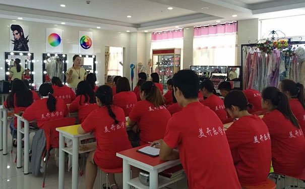 泗水化妆培训学校哪个好 - 学费多少