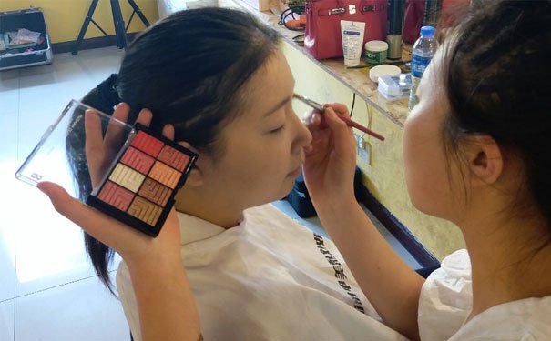 开平化妆培训学校哪个好 - 学费多少