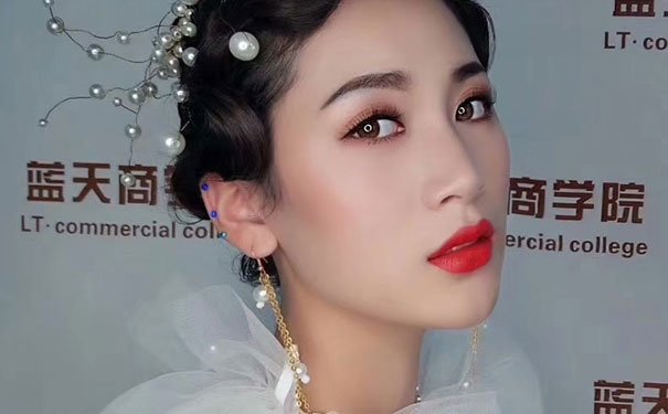 沧县化妆培训学校哪个好 - 学费多少