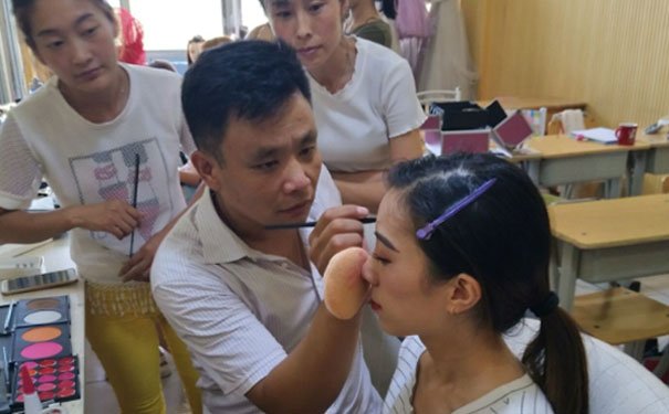禹城化妆培训学校哪个好 - 学费多少