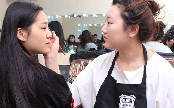 平度化妆培训学校哪个好 - 学费多少