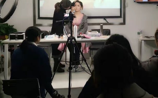 江汉化妆培训学校哪个好 - 学费多少