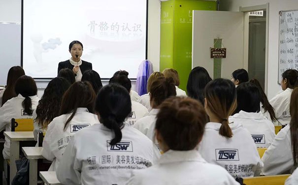 沈阳统丽美容美发学校学习环境 沈阳统丽美容美发学校学习环境