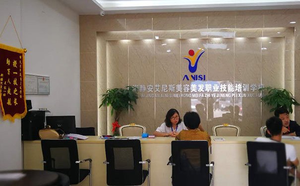 上海长宁区化妆培训学校哪个好 - 学费多少