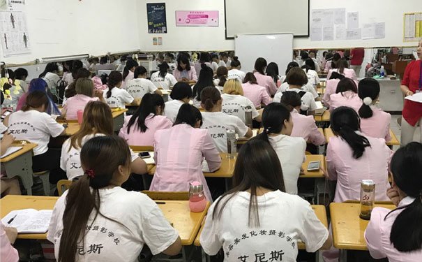 淳安化妆培训学校哪个好 - 学费多少