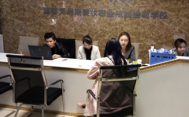 简阳化妆培训学校哪个好 - 学费多少
