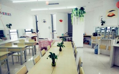 武汉硚口区化妆培训学校哪个好 - 学费多少