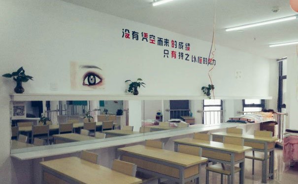 武汉汉南区化妆培训学校哪个好 - 学费多少