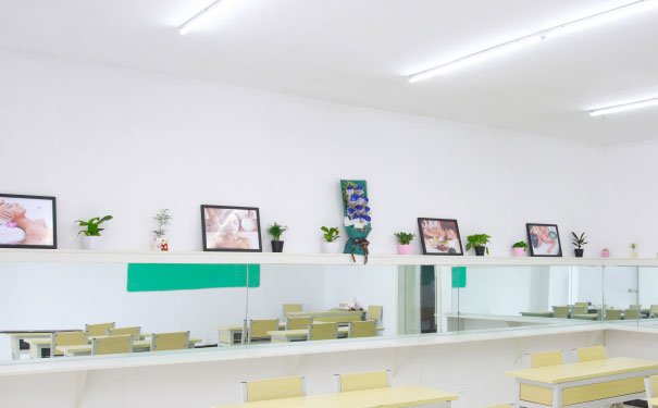 黄陂化妆培训学校哪个好 - 学费多少