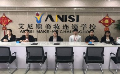 武汉武昌区化妆培训学校哪个好 - 学费多少