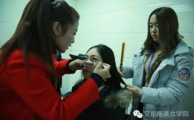 武汉硚口区化妆学校哪家好_排名_价格