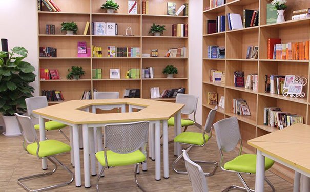 广州海珠区成人英语培训班_学费价格多少钱「看这里」-美联学校