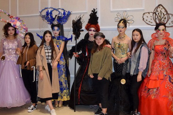 烟台标榜化妆美甲培训学校