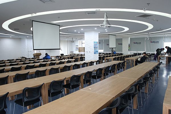 重庆web前端开发工程师培训班哪个好_学费价格