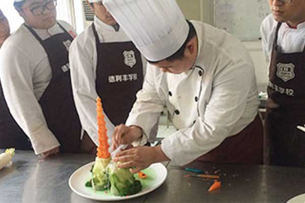 青岛德利丰厨师培训学校