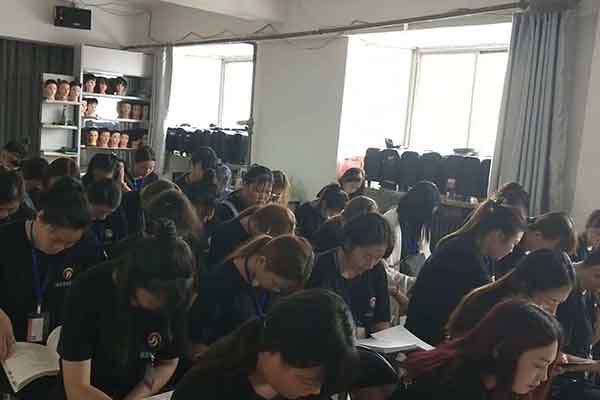 邢台学化妆的学校有哪些