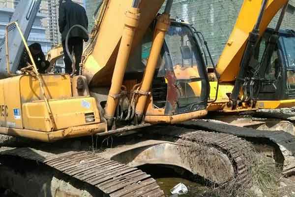 黄石挖掘机培训学校哪个好？学费多少钱？