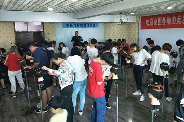 德州学美发的正规学校